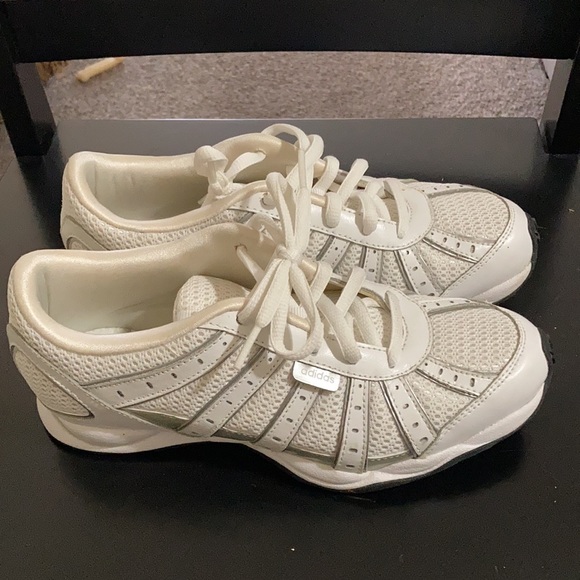 White Adidas Perfect Condition - Picture 2 of 3